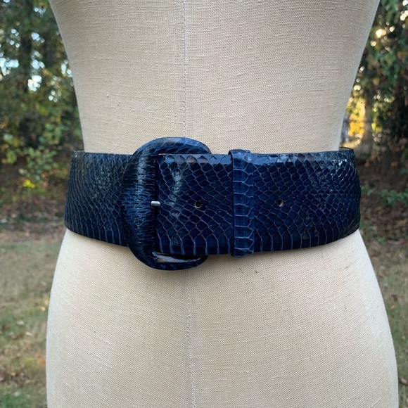 Beautiful Vintage Cobalt Blue Snakeskin & Leather Oversized Waist Belt - Picture 8 of 16